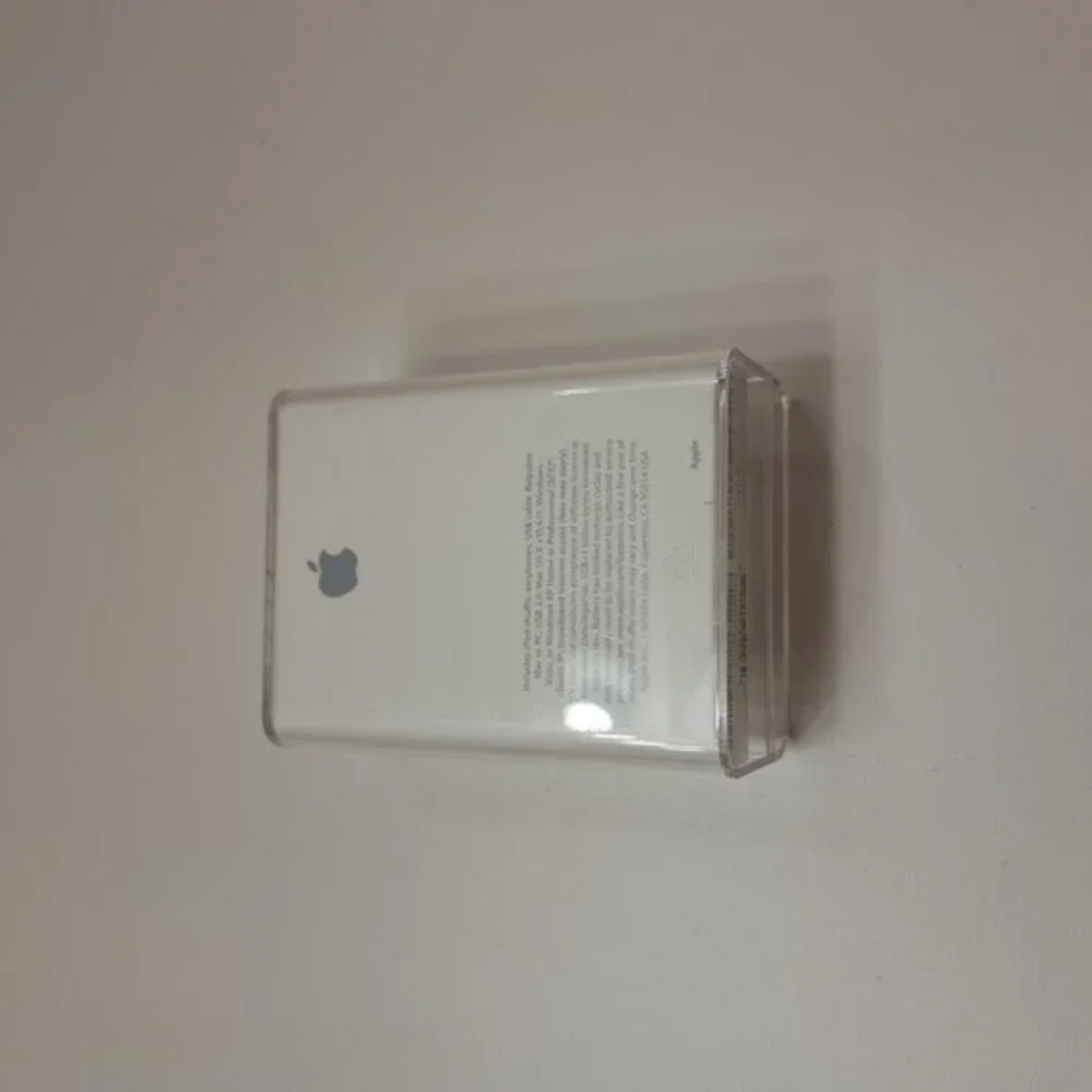 1X Apple IPod Shuffle 3rd Generation Silver 2gb New Opened Box
